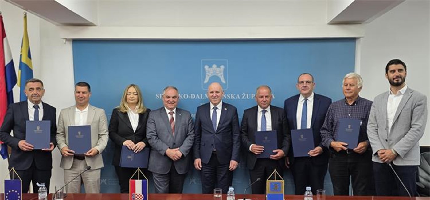 Bačić u Splitu potpisao ugovore za 43 stana za mlade obitelji